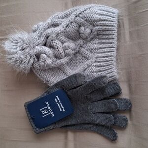 Merona Gray Cable Knit Pom-Pom Hat With George Gray Grloves